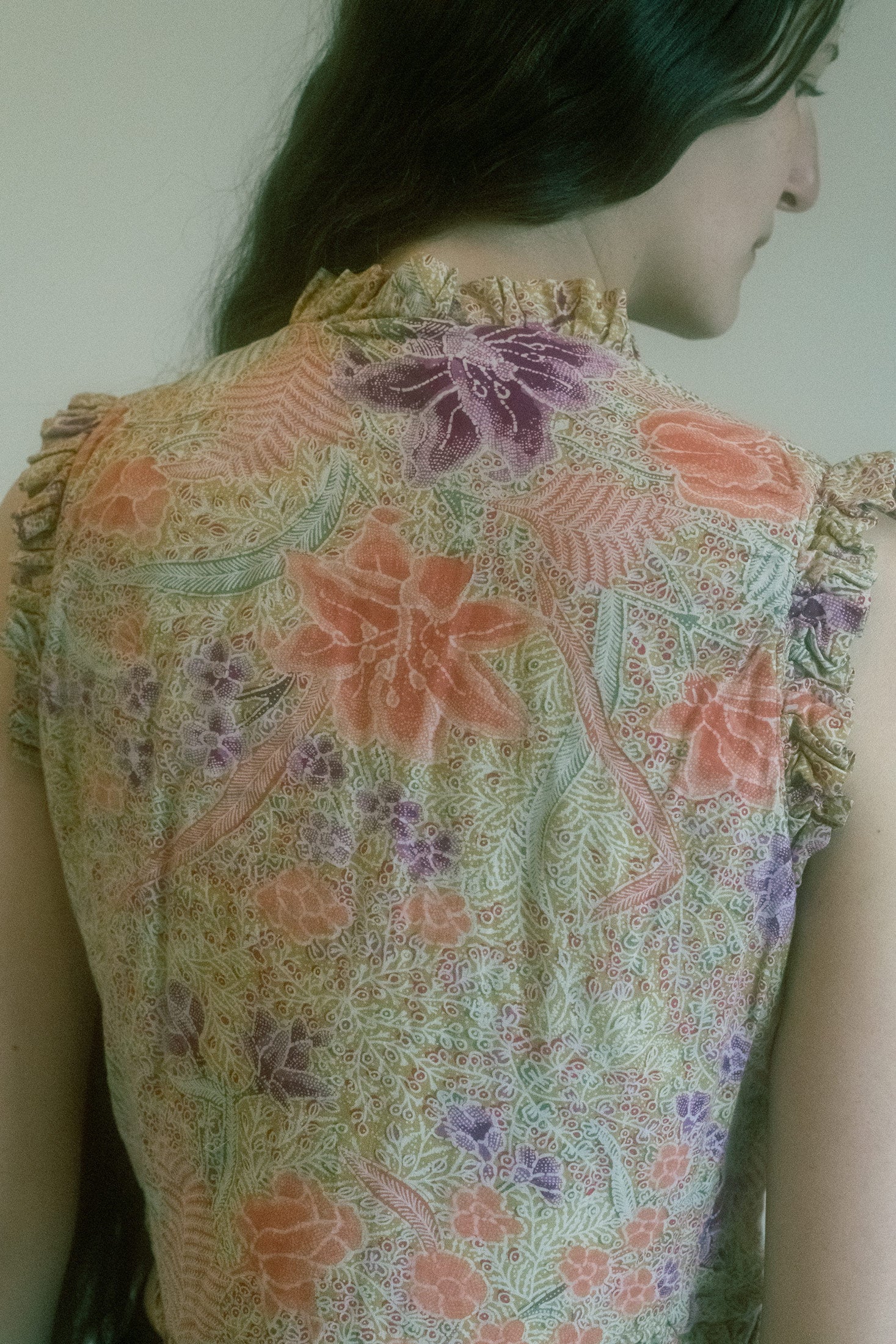 A cropped fit, just teasing the waist with a bold yet delicate pink pattern that dances with every movement.