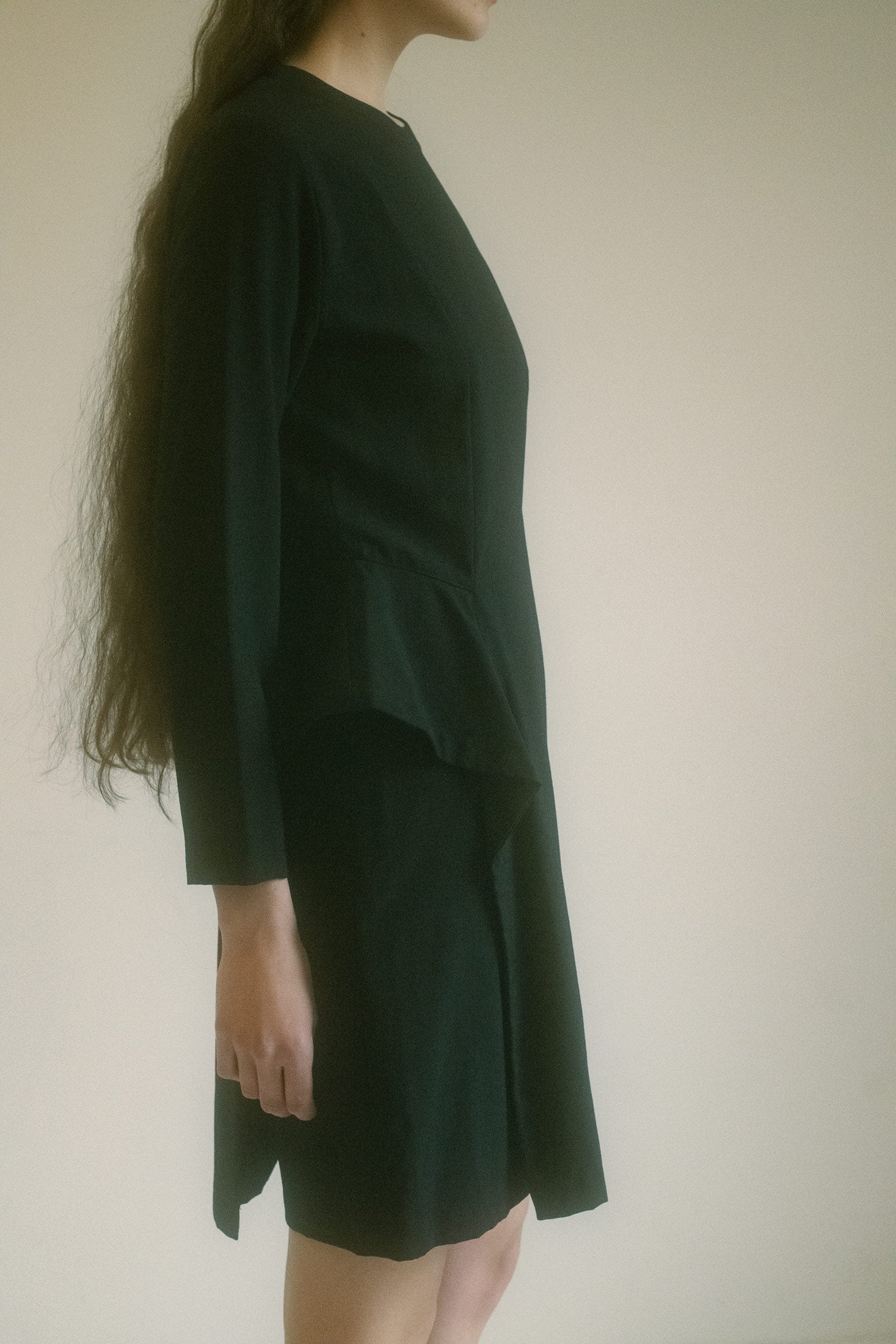 It’s a special, unique dress that combines modern sophistication with a touch of cinematic allure.
