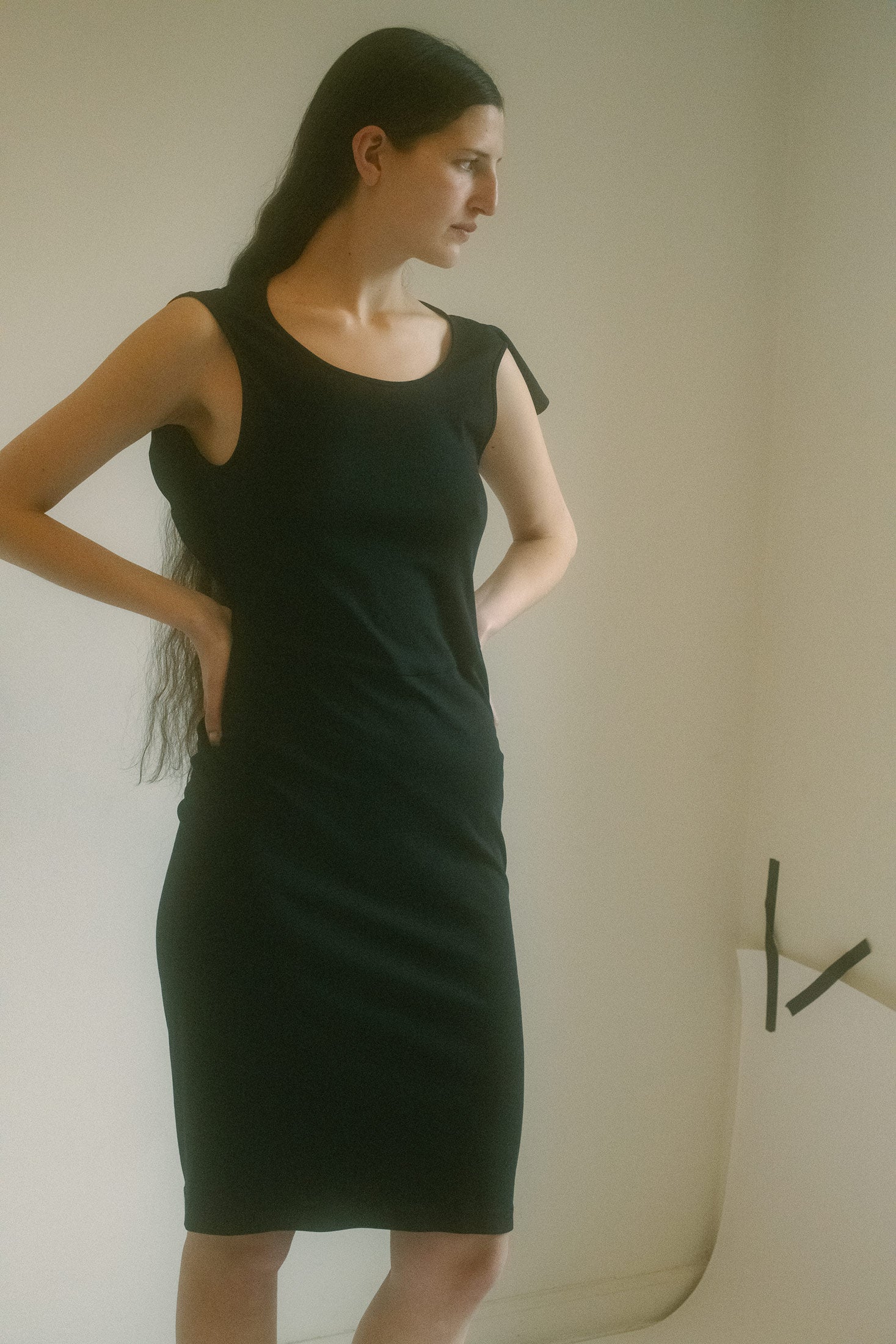 Its fitted silhouette contours the body in all the right ways, while the midi length offers timeless sophistication—perfectly poised yet effortlessly dynamic.