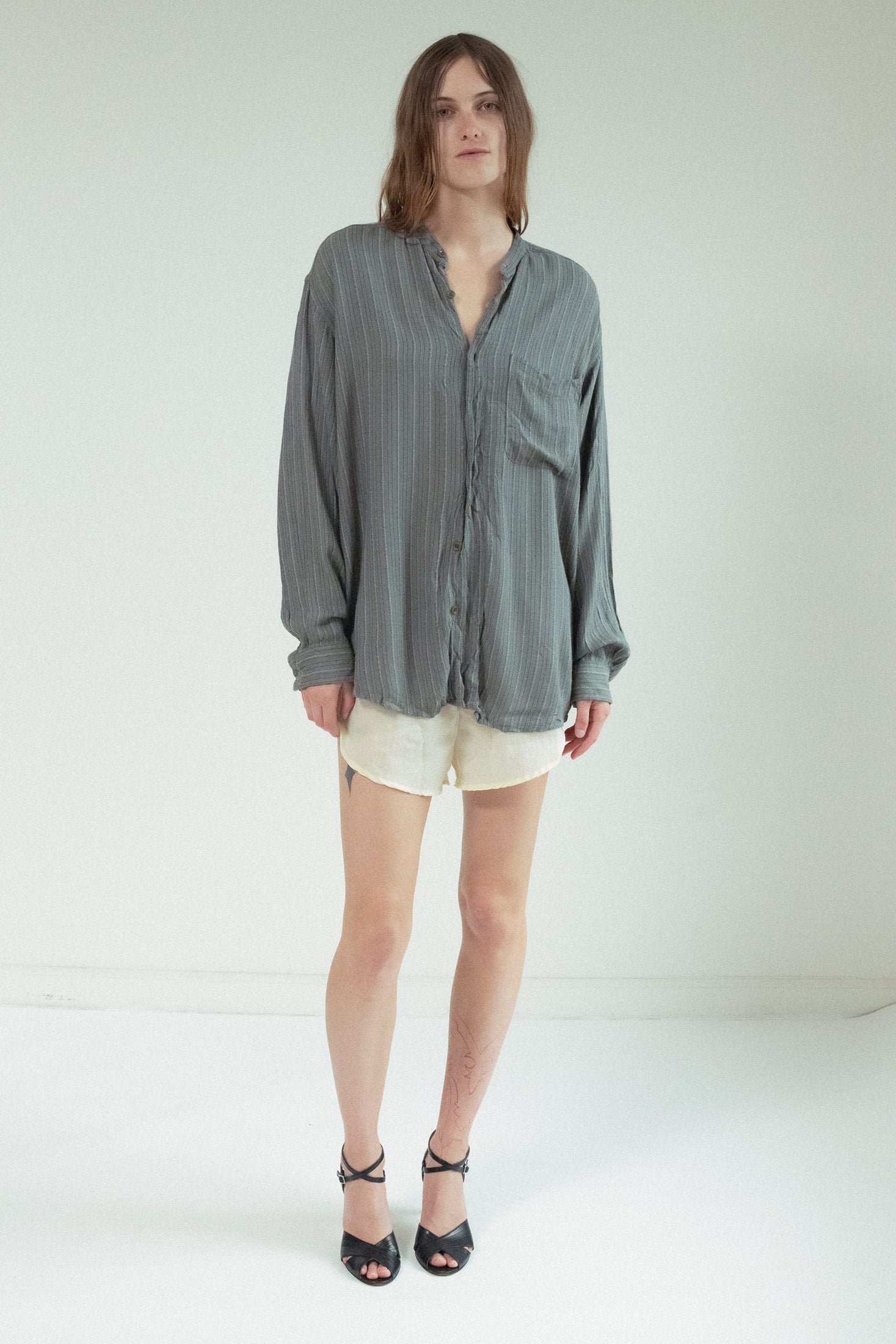 CLAIBORNE, BUTTON DOWN