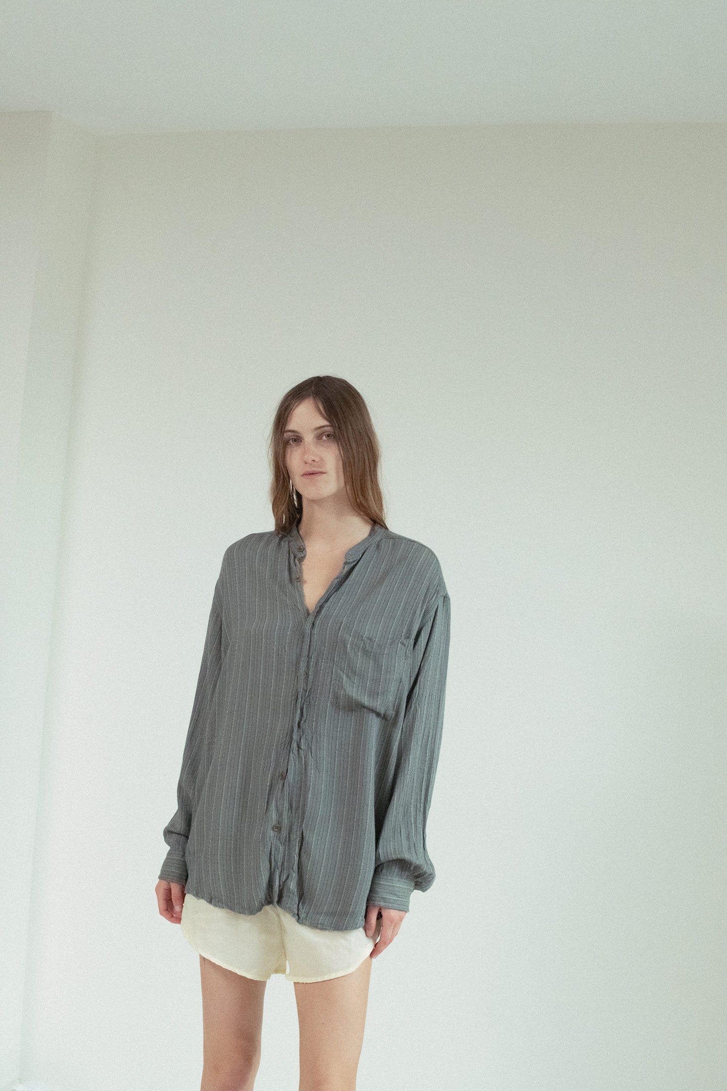 CLAIBORNE, BUTTON DOWN
