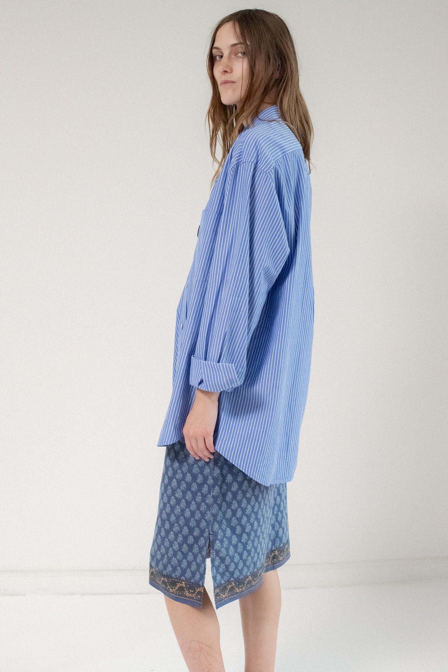 Its oversized silhouette drapes with fluidity, while the patch pocket and button closures bring just the right amount of structure.