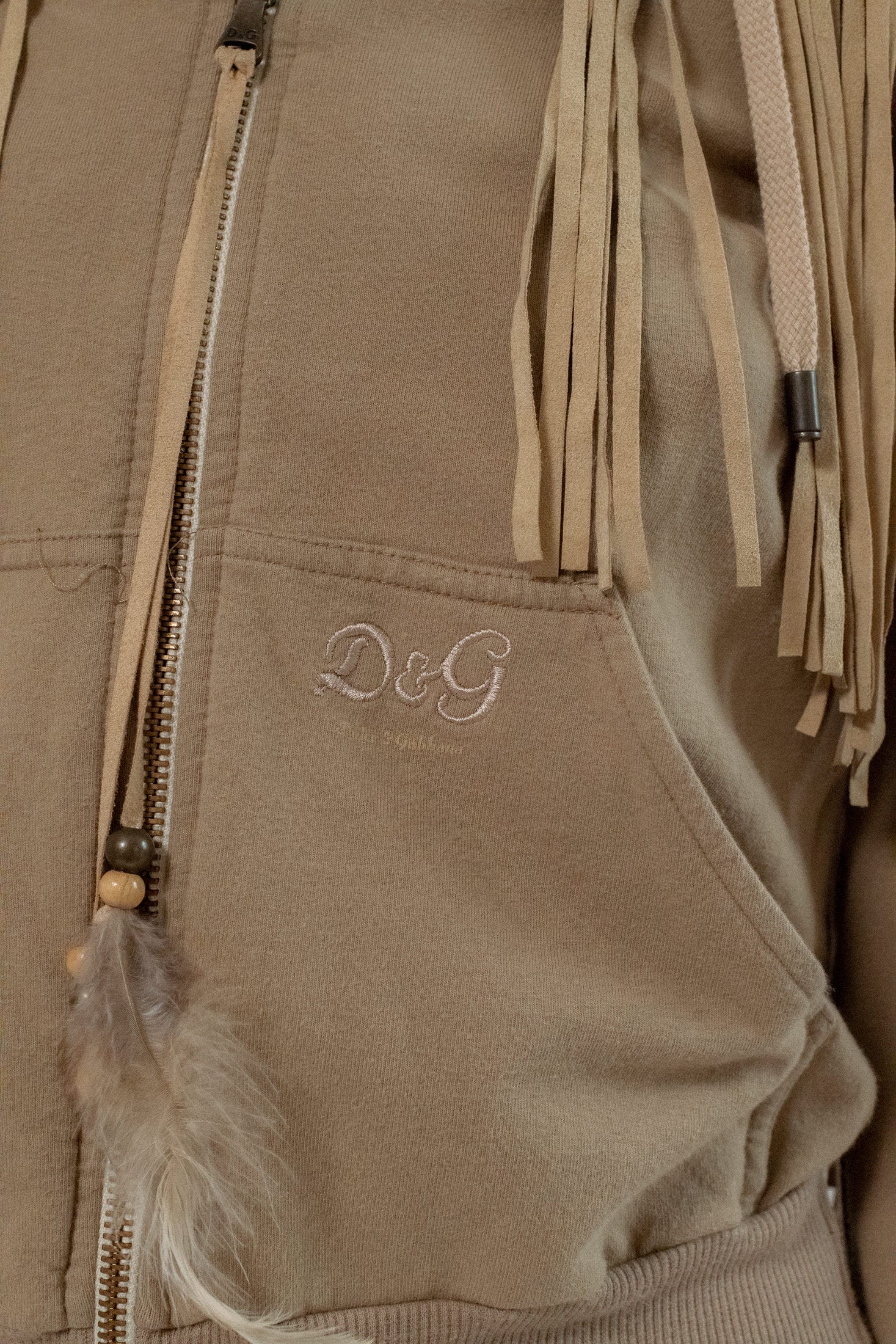This is a special piece: unique, dynamic, and chic. It carries the mysterious charm of something rare, yet timeless—like a treasure uncovered.