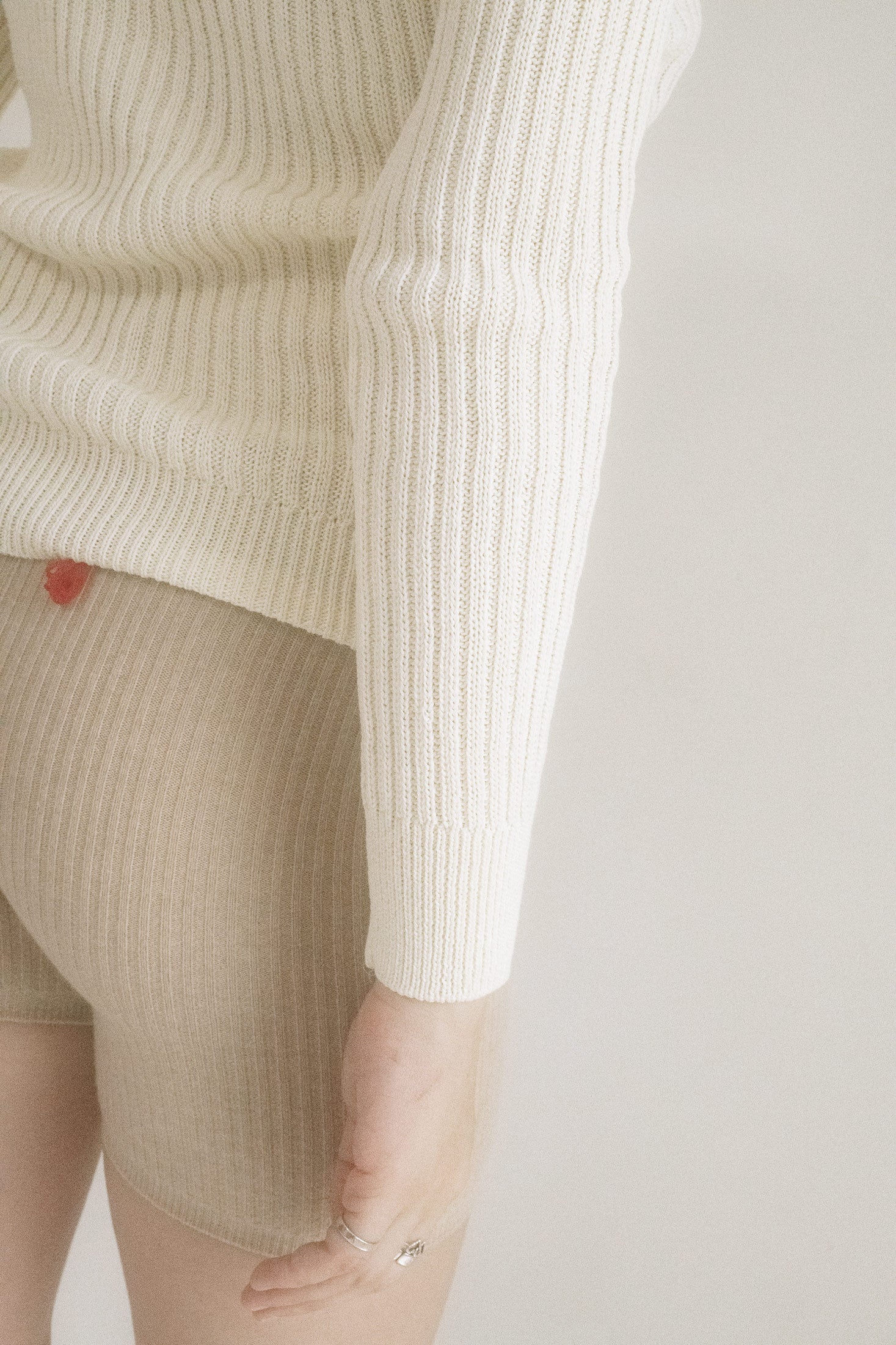 LONG SLEEVE SCOOP NECK