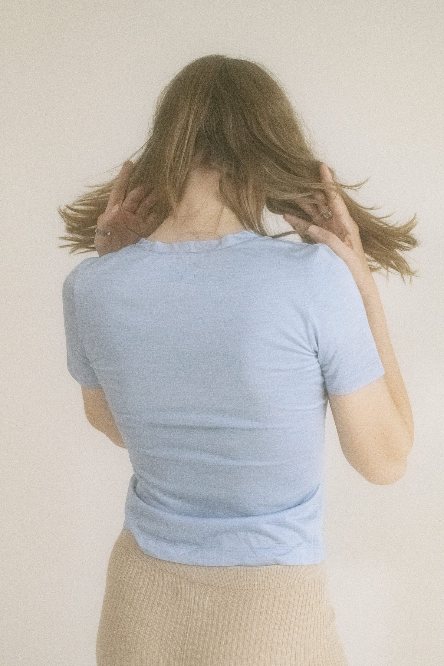 V NECK TEE