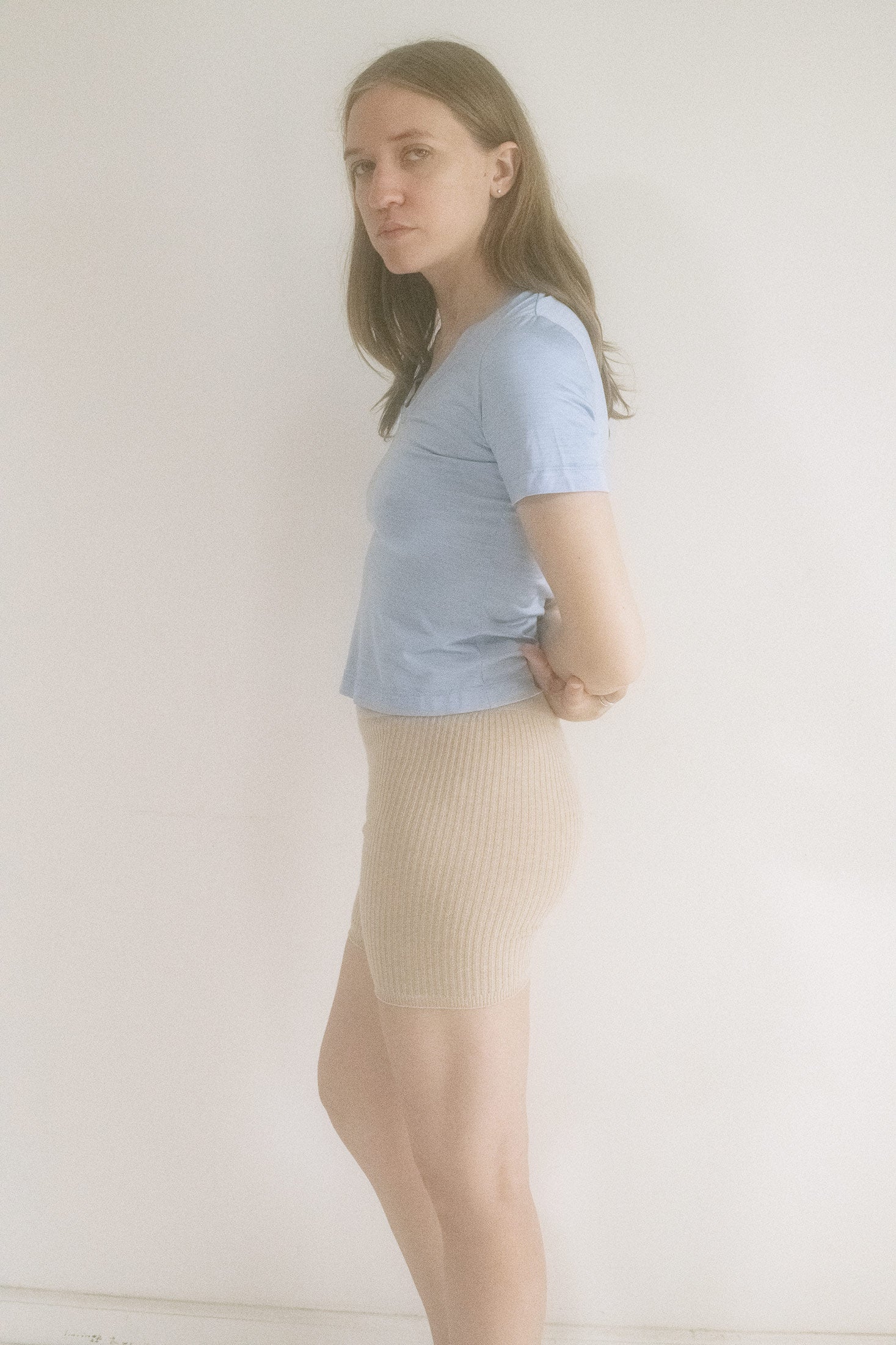 V NECK TEE