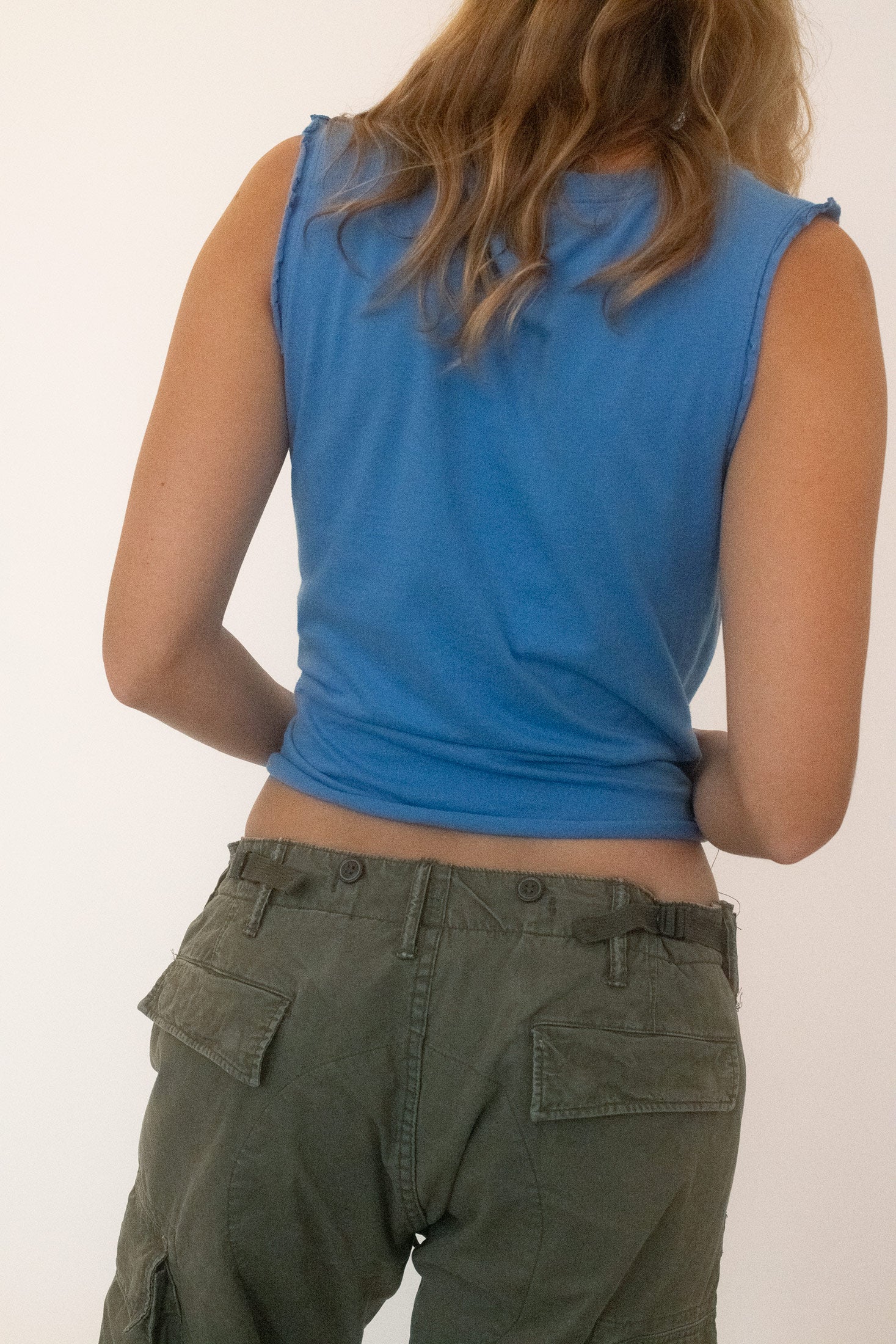 Cargo pockets at each side add bulk and function, the kind that suggests both readiness and allure.