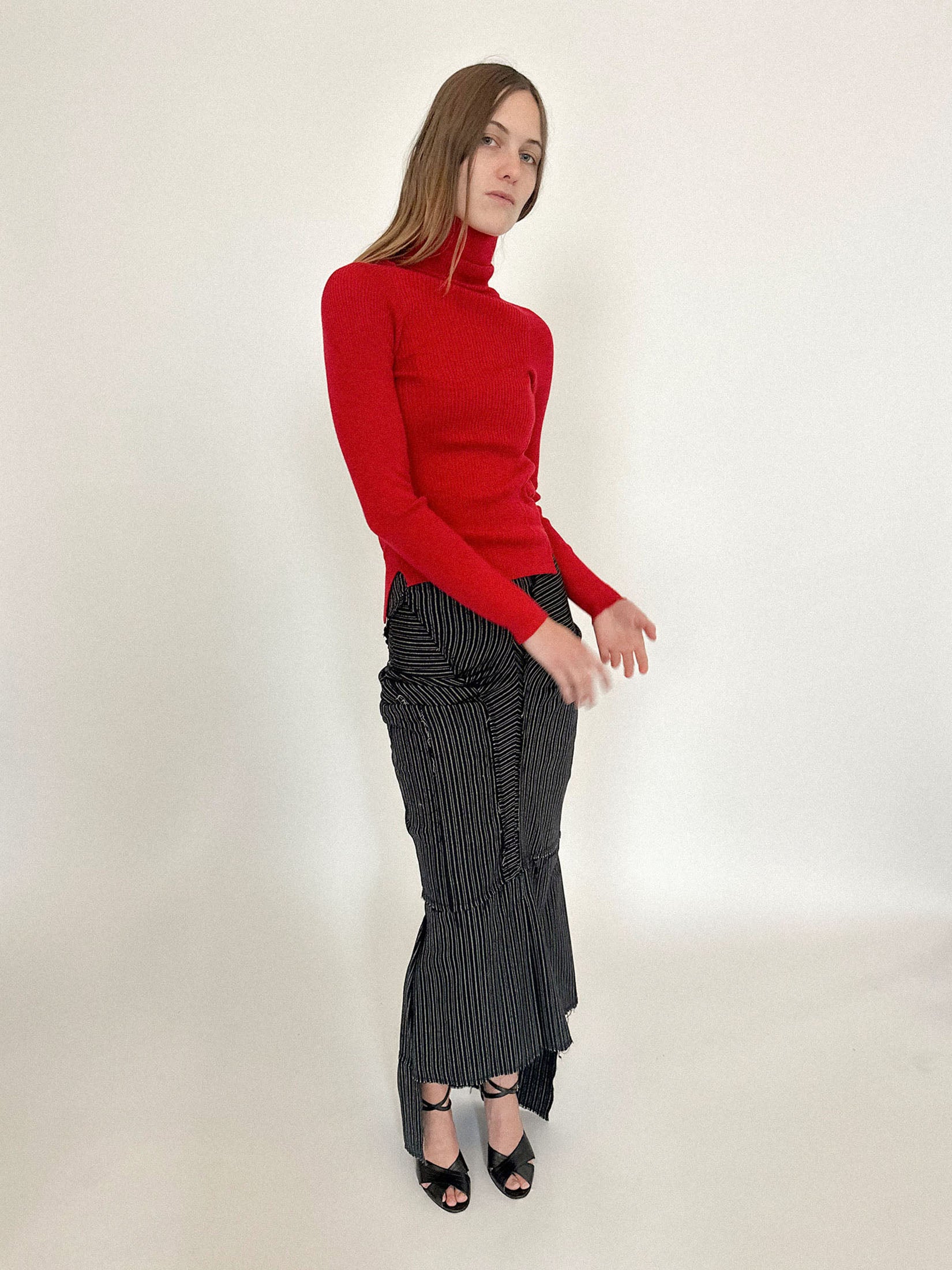 At the back, a keyhole opening breaks the line cleanly - an interruption that feels intentional, almost intimate.