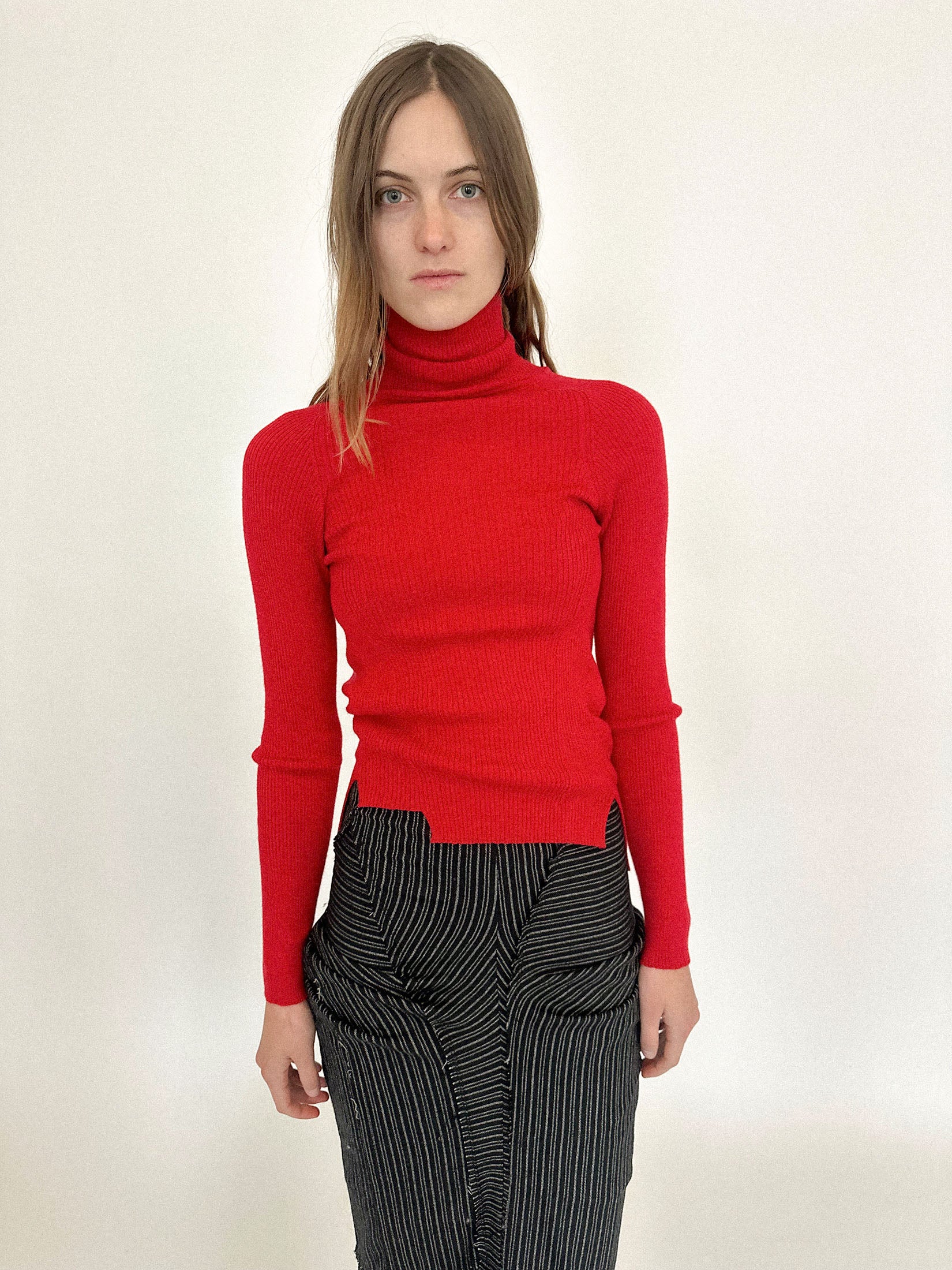 KEYHOLE TURTLENECK