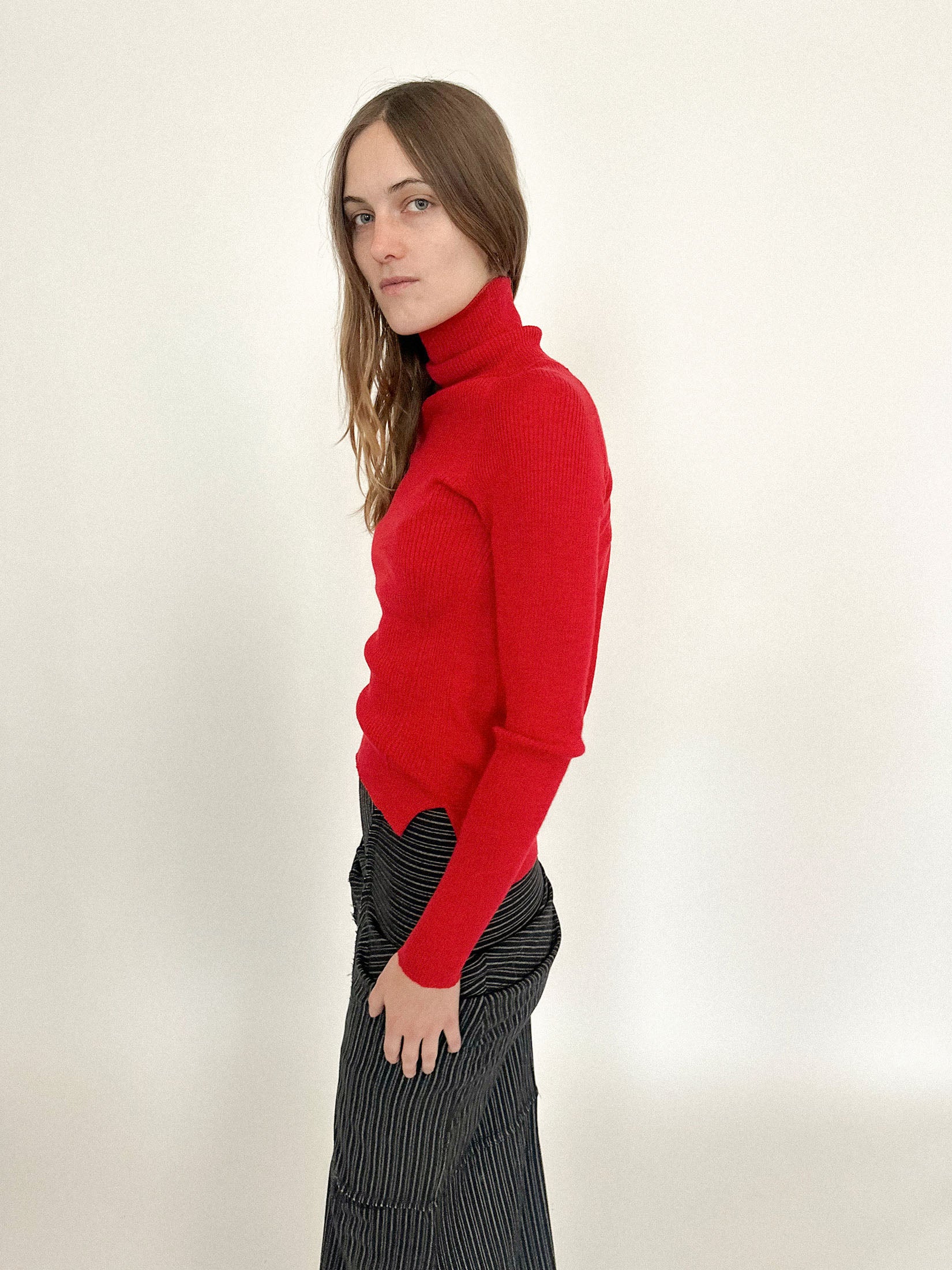 KEYHOLE TURTLENECK