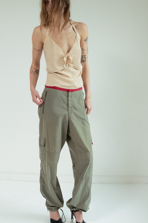 A bold reinvention of a utilitarian classic, the Abercrombie & Fitch Velcro Cargo Pants deliver dynamic style with a city-ready edge. 