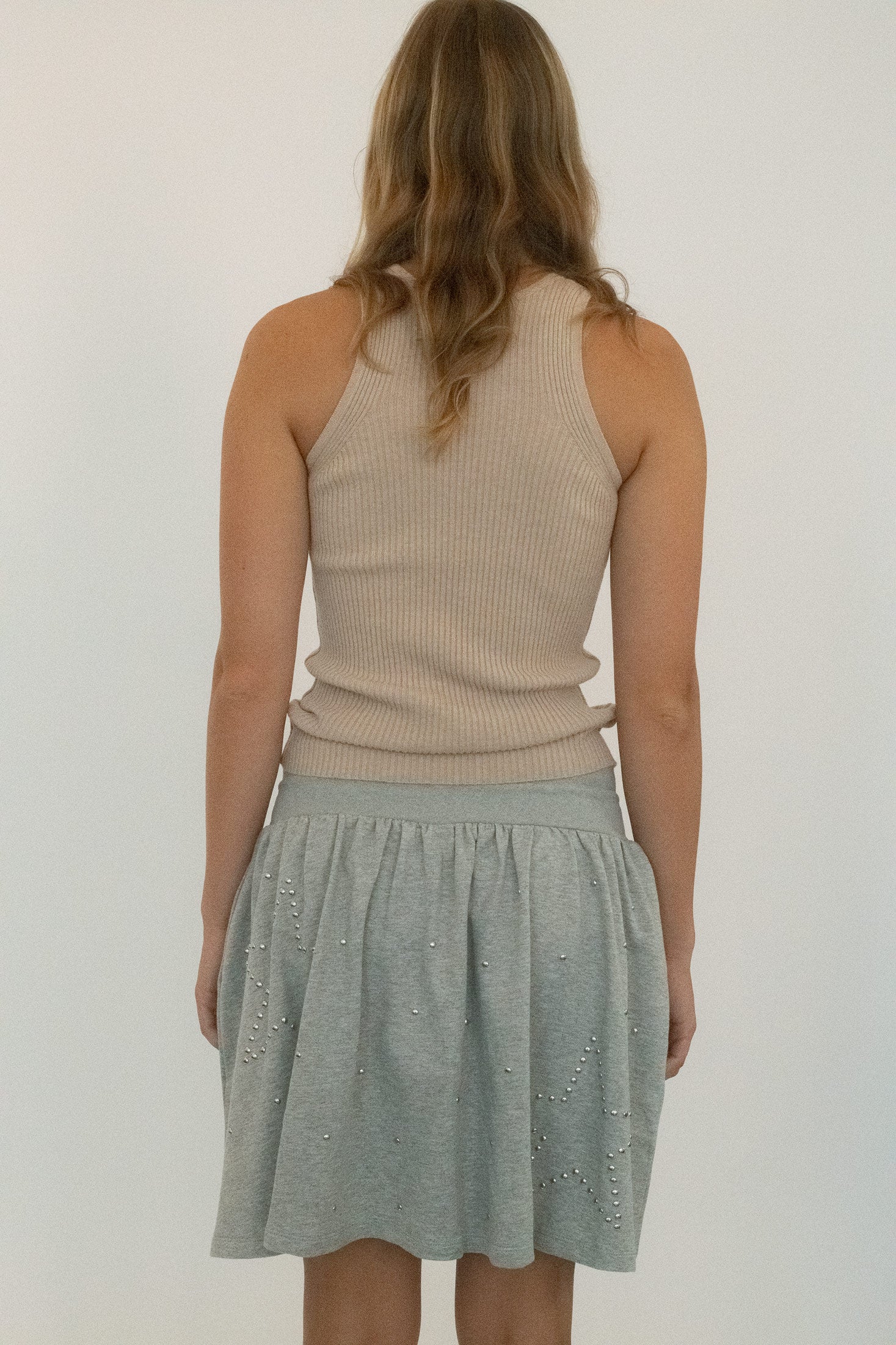 The adjustable tie at the waist keeps the shape casual but precise. 