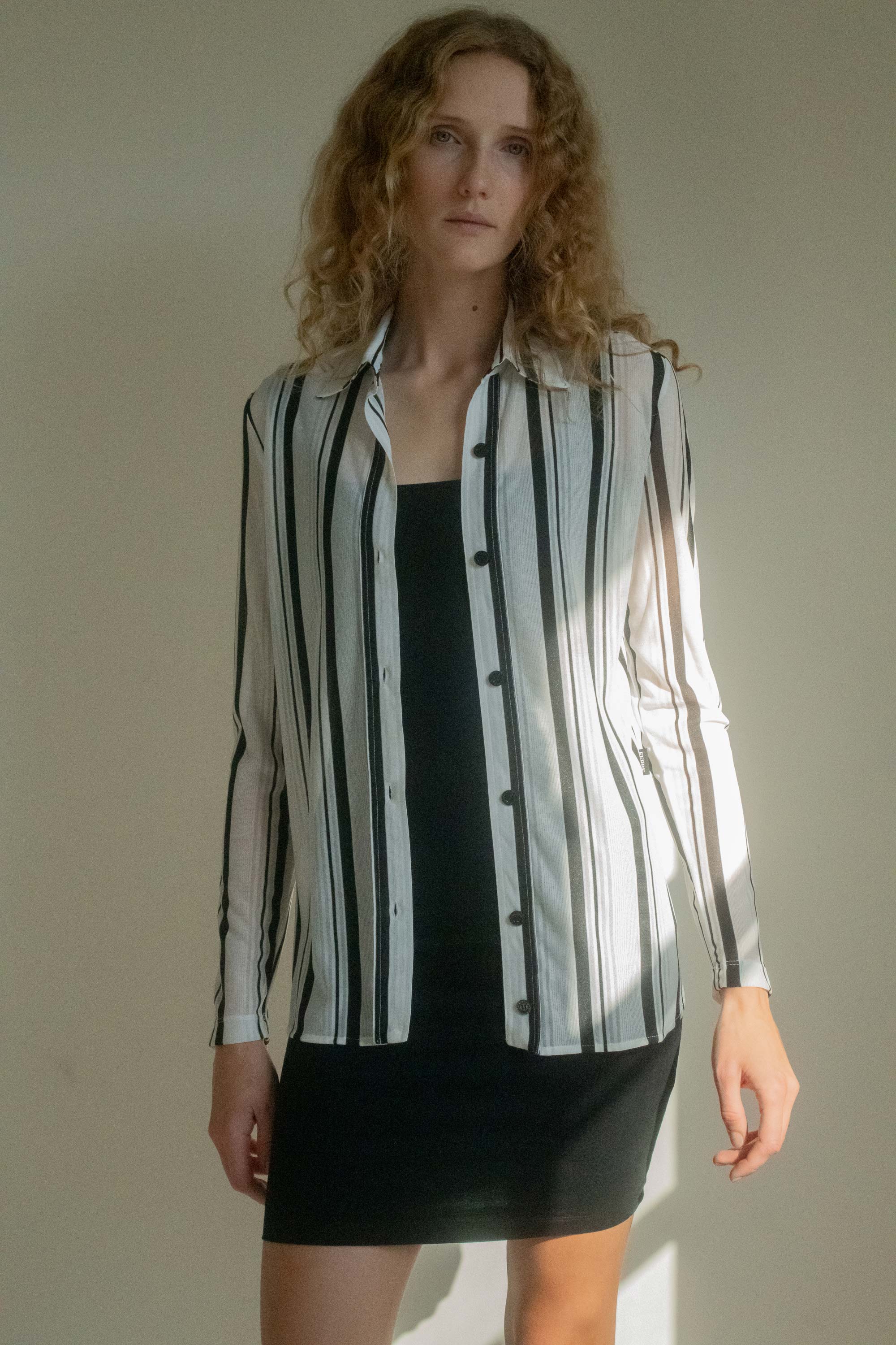 Step into the allure of the early 2000s with the Gianfranco Ferre Button Down in striking black and white stripes. 