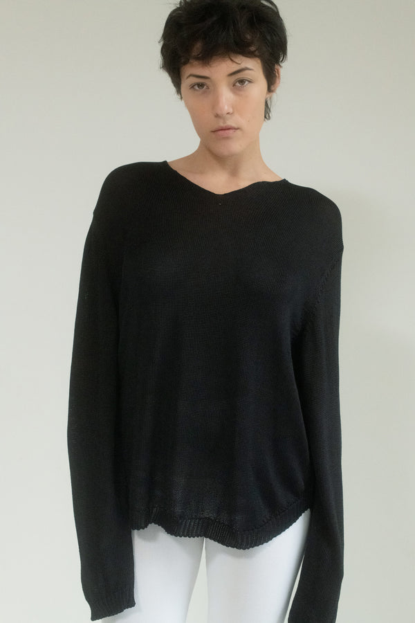 Under the city’s soft, smoky glow, where nothing is ever quite what it seems, the Judy Turner oversized V-neck sweater captures the essence of quiet, alluring power.