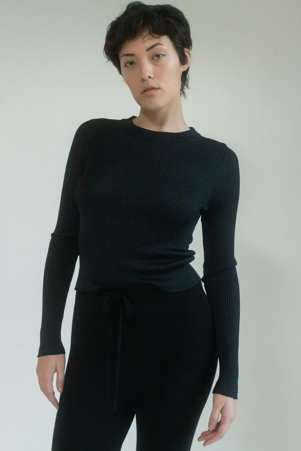 Step into the spotlight with the Judy Turner scoop sweater, a piece that embodies the art of effortless elegance.