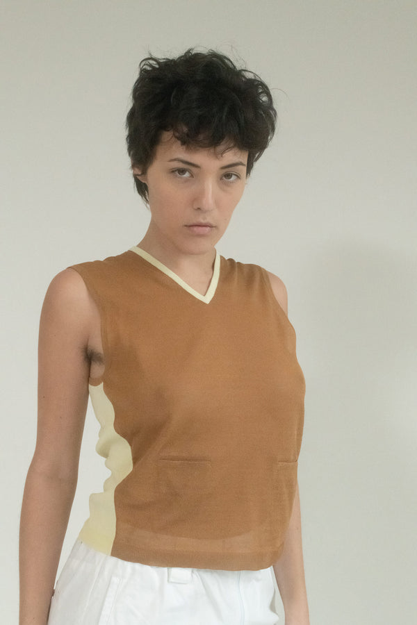 In the shifting rhythm of a city, Judy Turner offers a quiet interruption: a knit sleeveless top that feels as considered as it is effortless. 