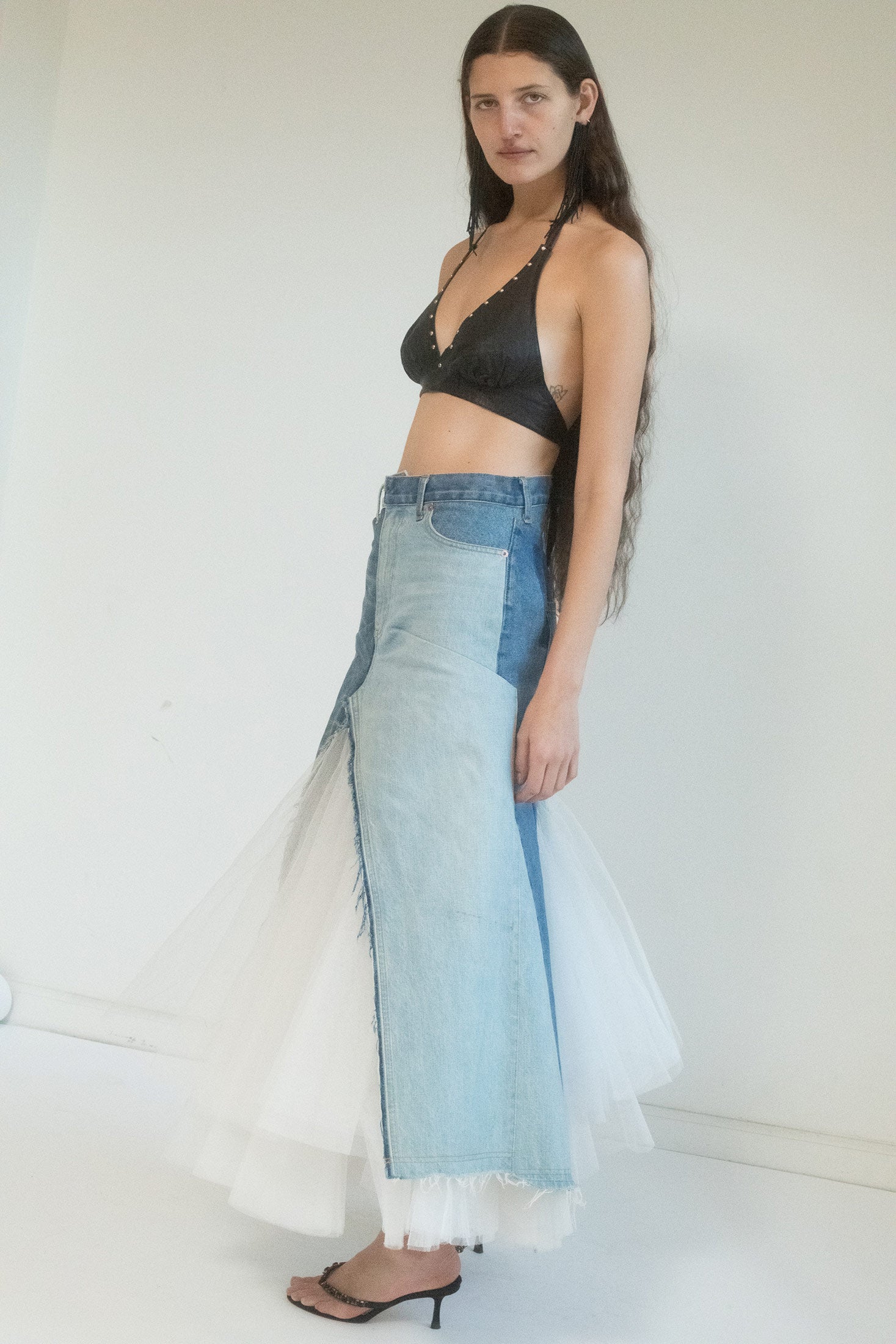 The slit pockets, tucked discreetly into the seams, are a nod to practicality, but they’re nothing compared to the way the skirt shifts with every step—an unspoken dynamic that’s impossible to ignore.